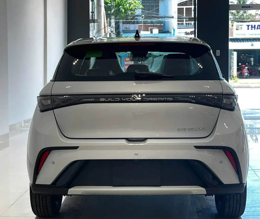 chính điện đuôi xe Byd Dolphin