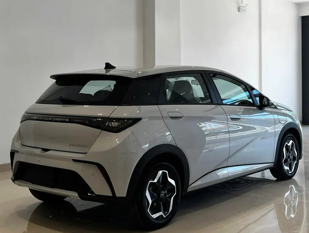 đuôi xe byd Dolphin tại BYD Nha Trang